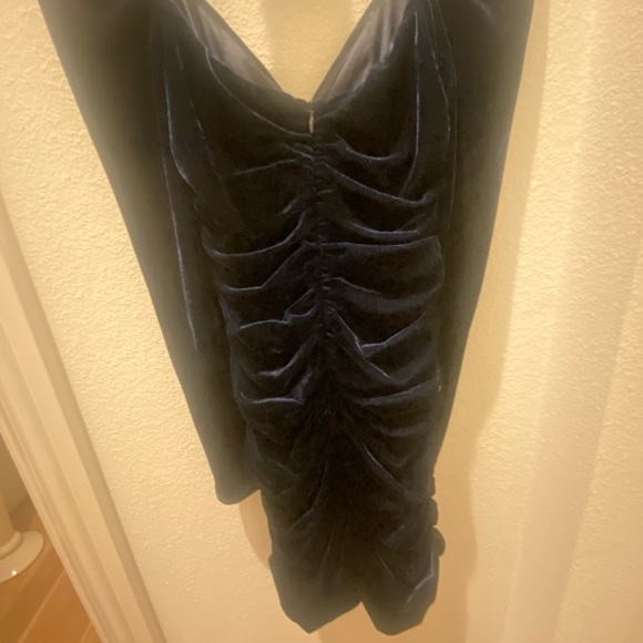 NWOT Revolve’s MINKPINK midnight blue velvet ruched dress XS - Picture 8 of 11